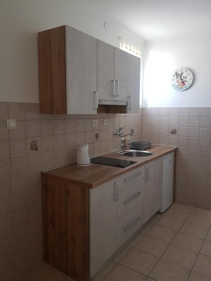 Apartments By The Sea Lopar Luaran gambar