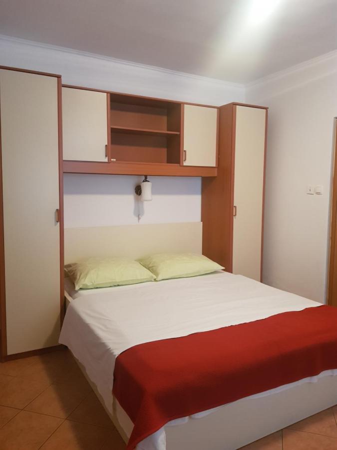 Apartments By The Sea Lopar Luaran gambar