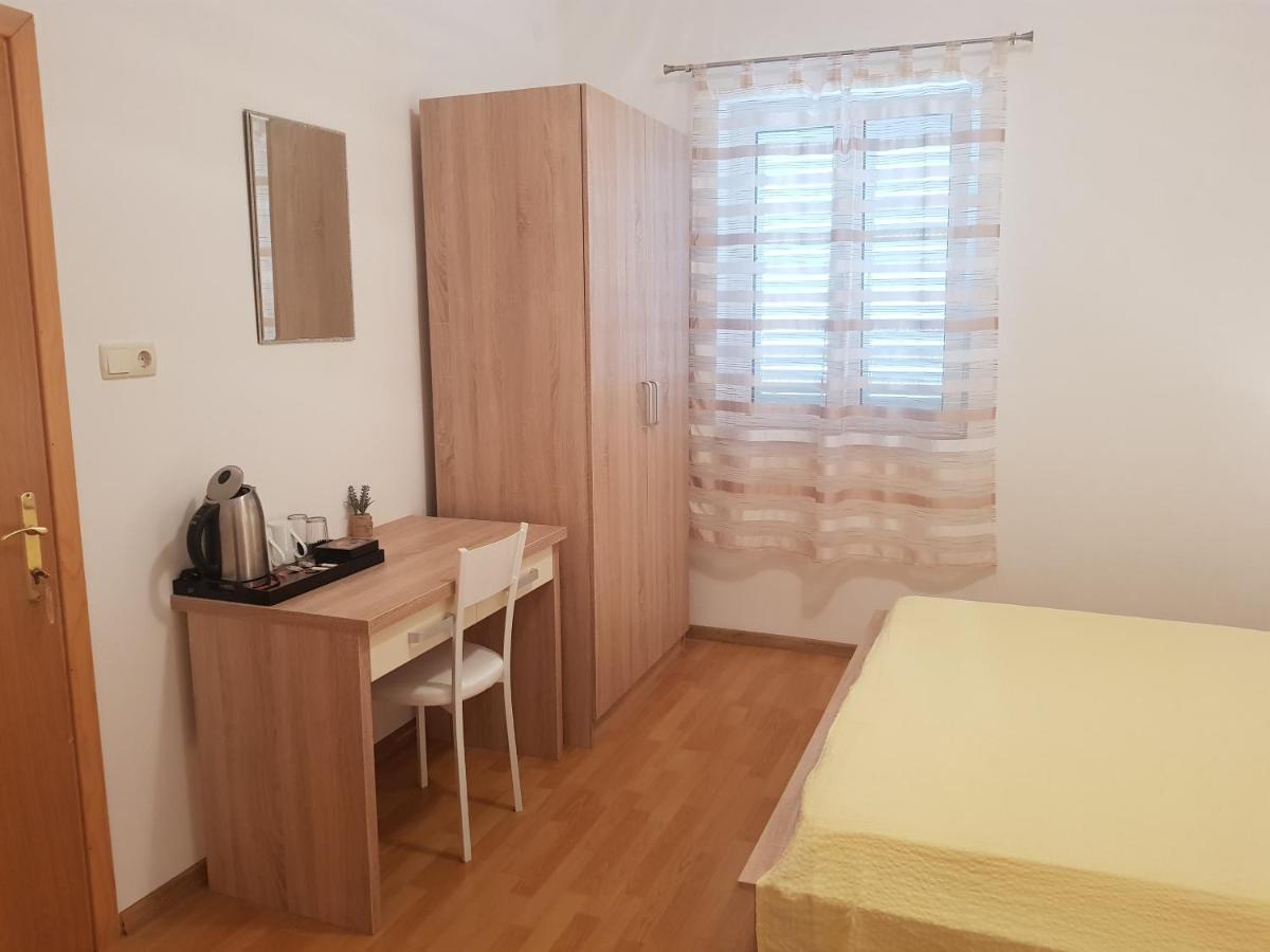 Apartments By The Sea Lopar Luaran gambar